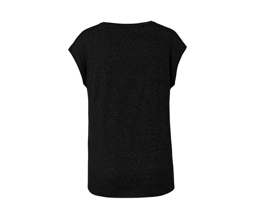 Proužkované triko zblízka.