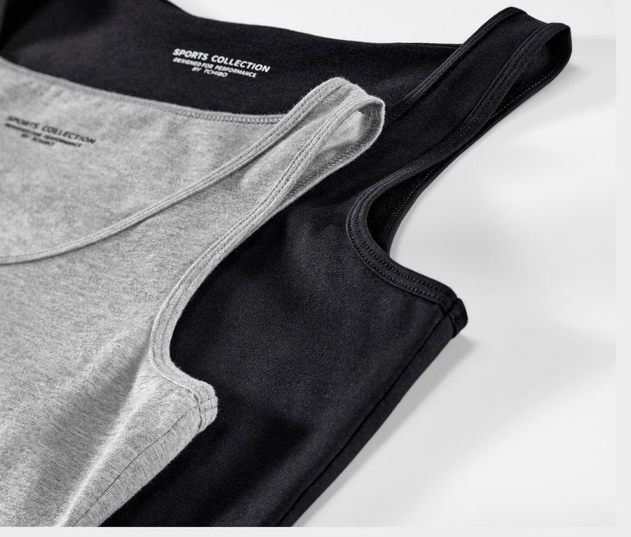 Detail černého a šedého melírovaného tílka, 2 ks.