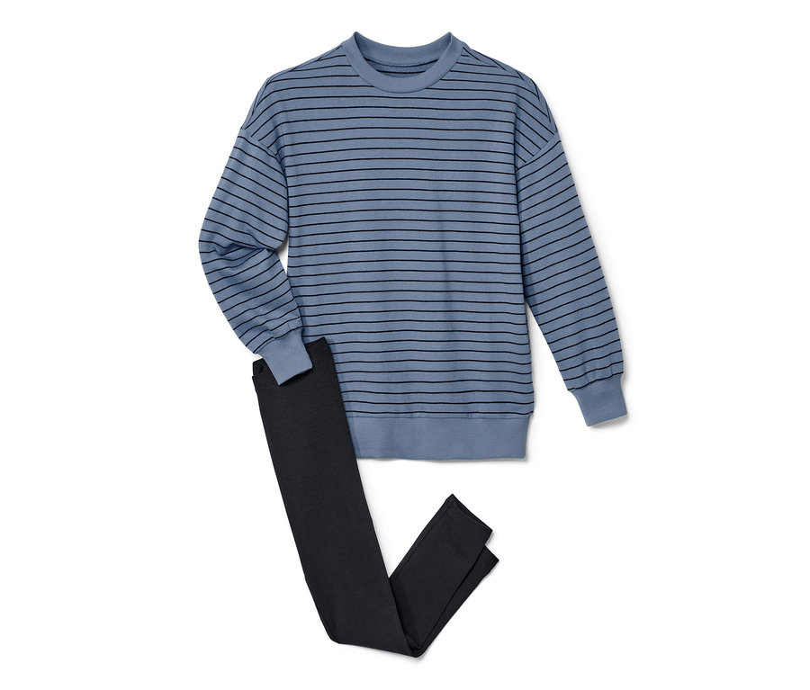 Modro-černé pruhované dětské pyžamo.