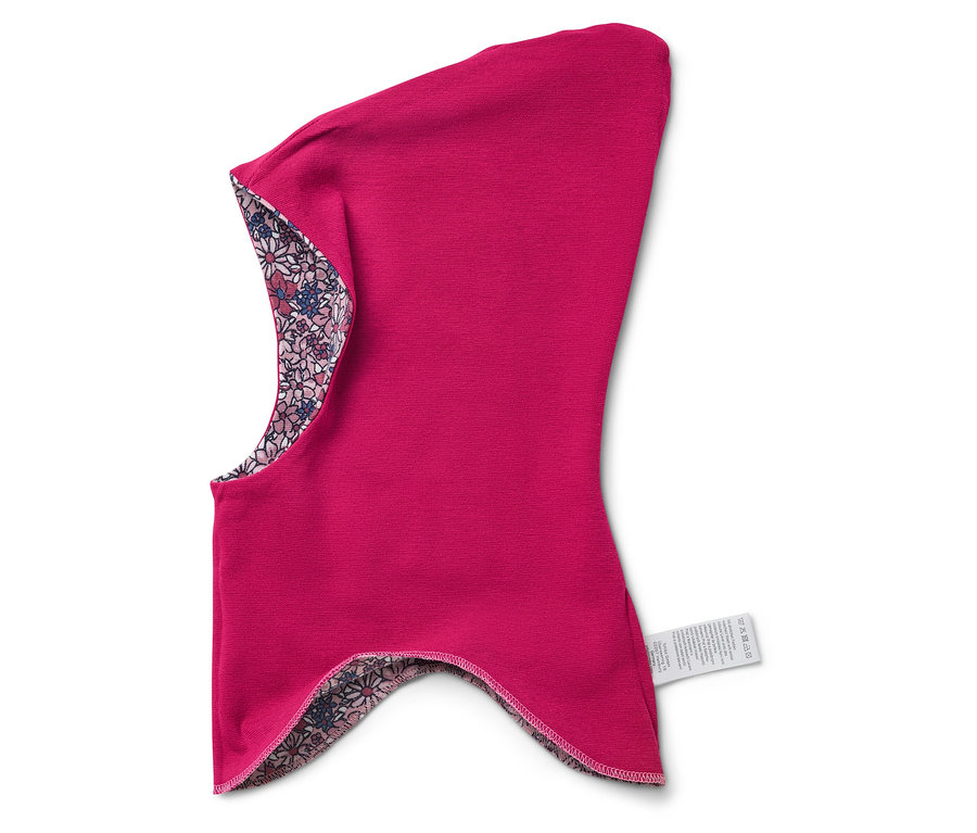 Růžová kukla s květinovou podšívkou leží na bílém pozadí.