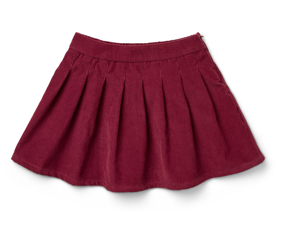 Vínová plisovaná sukně z manšestru leží na bílém pozadí.