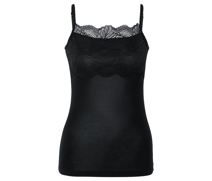 Černý top s krajkou nahoře a úzkými ramínky.