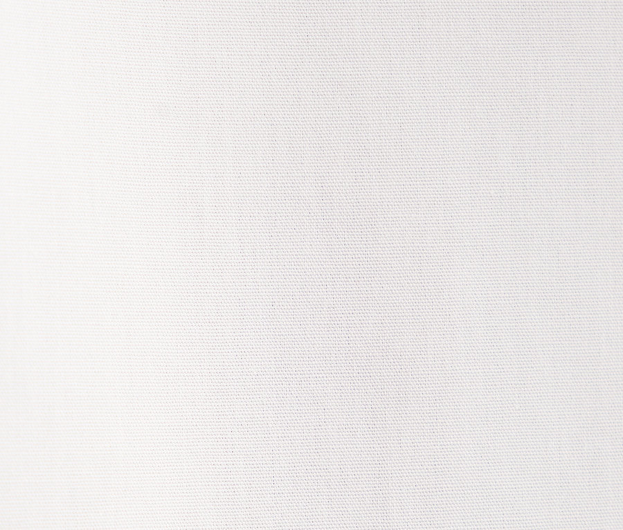 Detail bílé nežehlivé halenky Seidensticker.