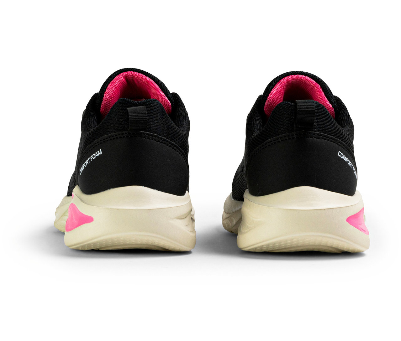 Pohled zezadu na dvoje černé dámské tenisky FILA Specctris.