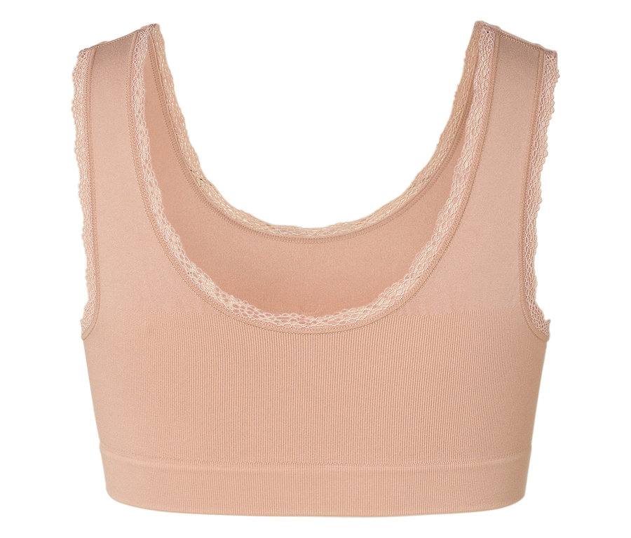 Detailní záběr na béžovou sportovní podprsenku s krajkovým lemem.