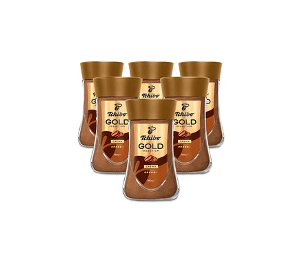 Šest sklenic instantní kávy Tchibo Gold Selection Crema uspořádaných do dvou řad.