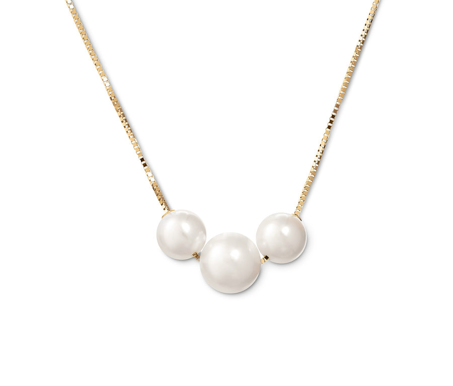 Zlatý náhrdelník se třemi sladkovodními perlami.