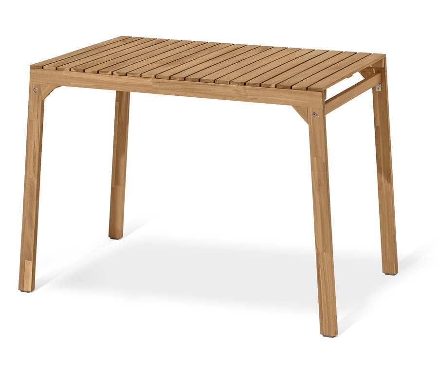 Obdélníkový stůl z balkónové soupravy s textilním výpletem, s lamelovou deskou a čtyřmi hranatými nohami.