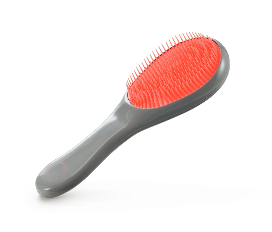Šedý kartáč pro péči o srst s červenými štětinami.