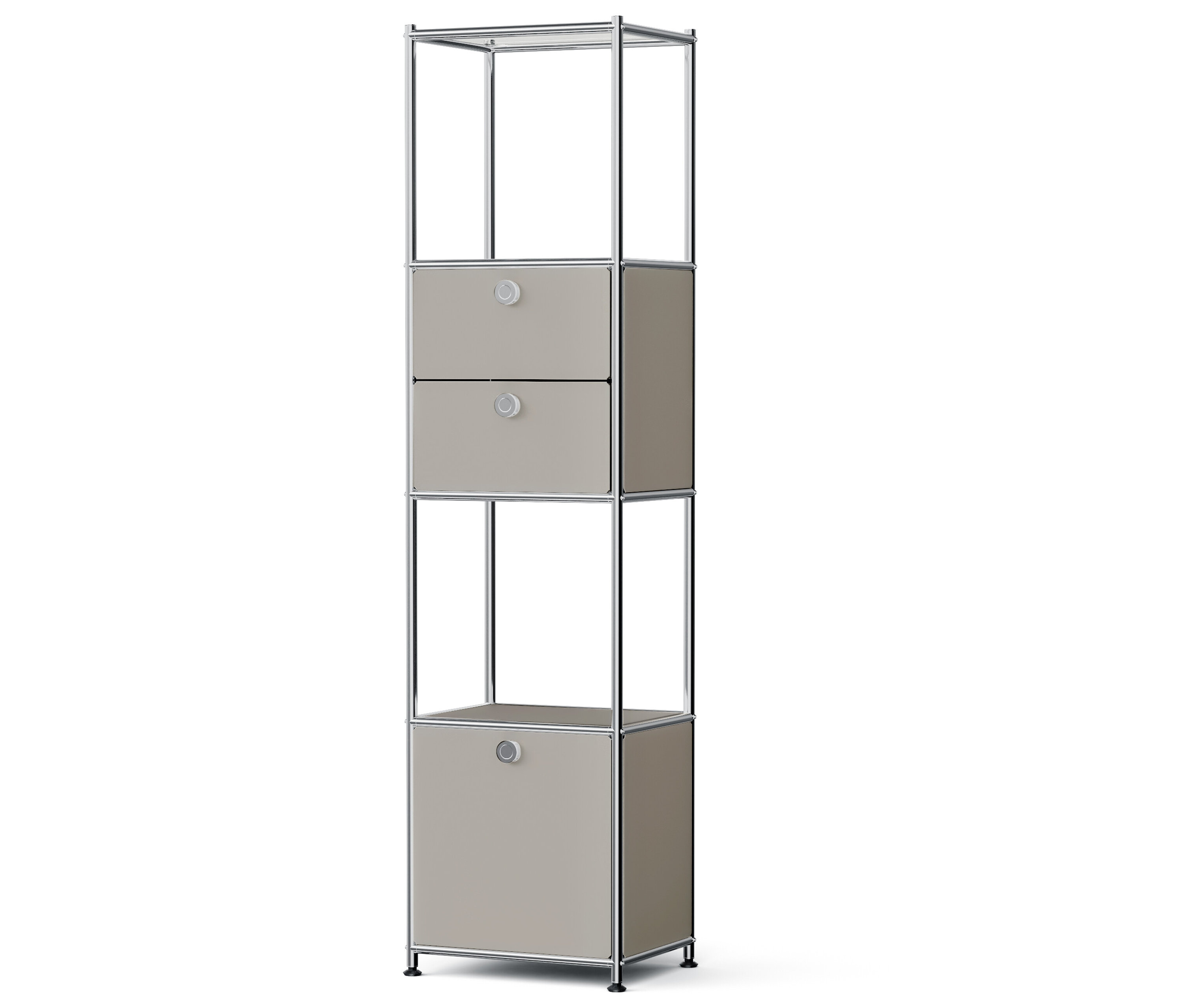 Úzká police s kovovým rámem a třemi béžovými boxy.