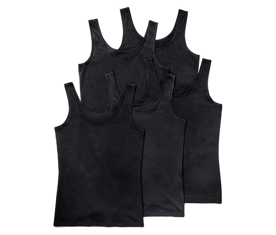 Sada pěti černých košilek.