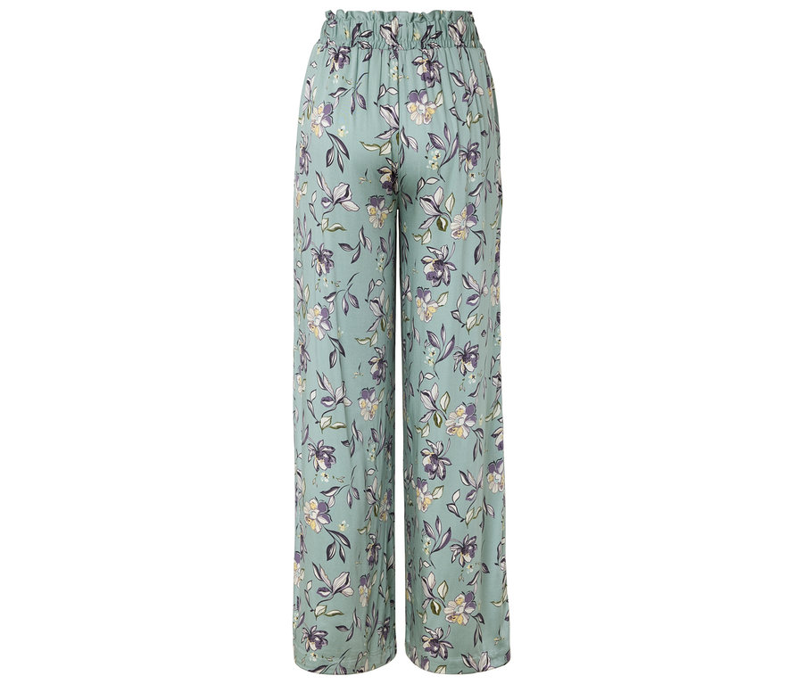Světle modré široké kalhoty s květinovým vzorem, pohled zezadu.