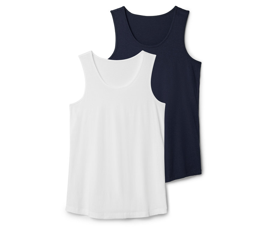 Dvě tílka, jedno bílé a jedno tmavě modré, leží na sobě.