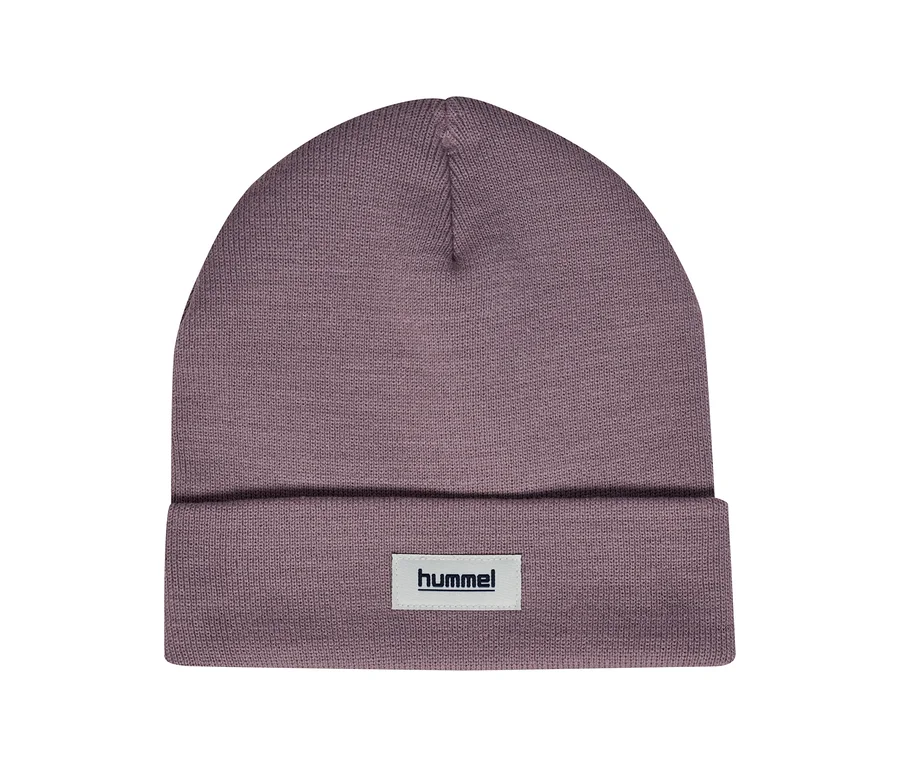 Čepice hummel® »HMLJR Knit Beanie«, fialová. Fialová pletená čepice s ohrnutým okrajem a bílým logem hummel®.