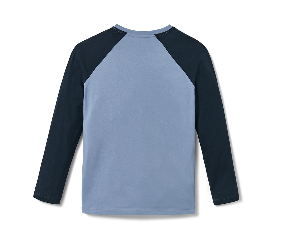 Modré dětské pyžamo s tmavě modrými rukávy.