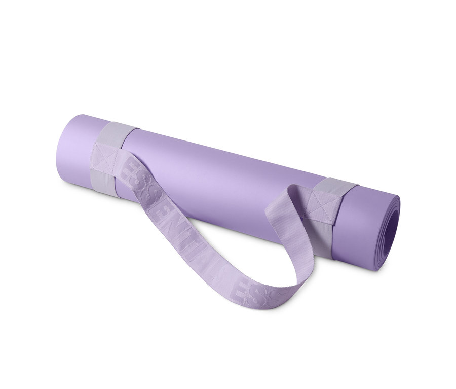 Srolovaná podložka na jógu a cvičení světle fialové barvy s popruhy.