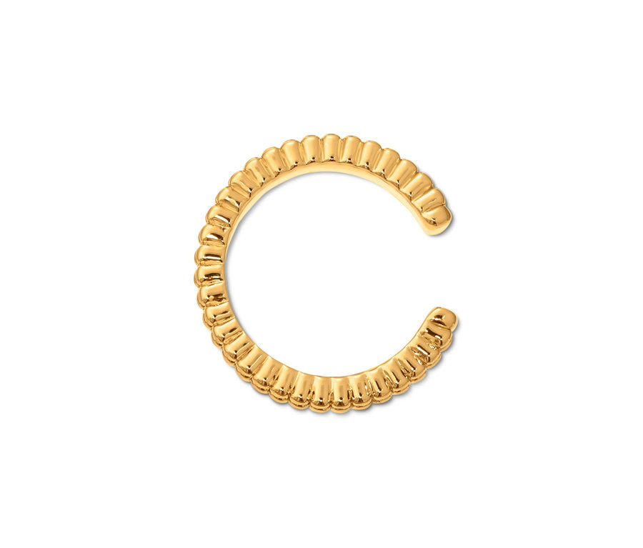 Zlatá náušnice Earcuff s perlovou texturou na bílém pozadí.