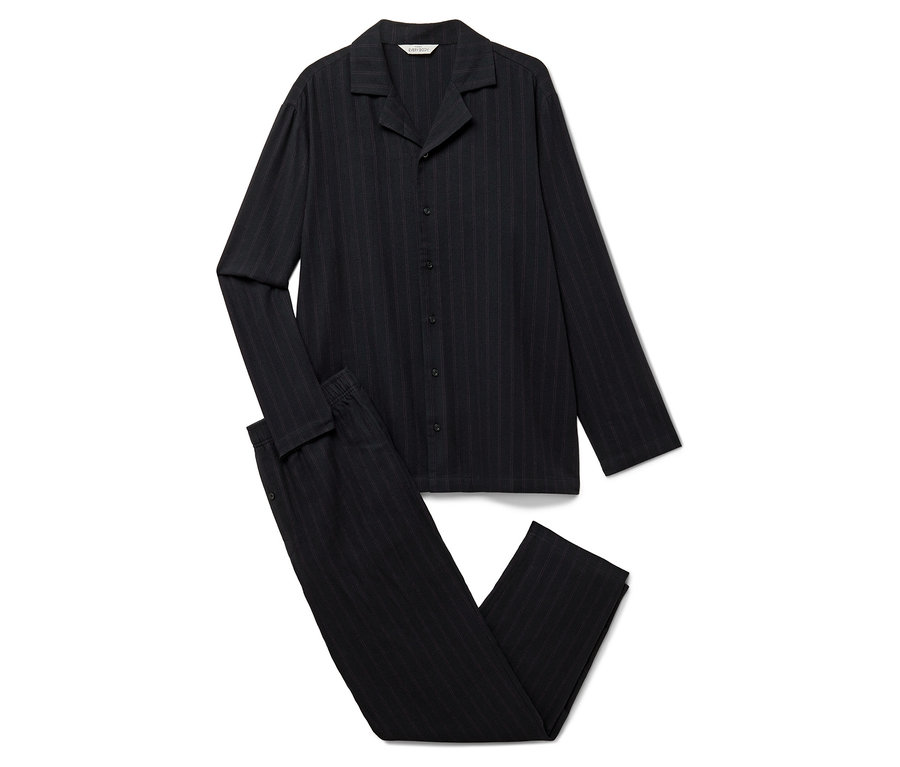 Černý proužkovaný pyžamový set s dlouhým rukávem a kalhotami.