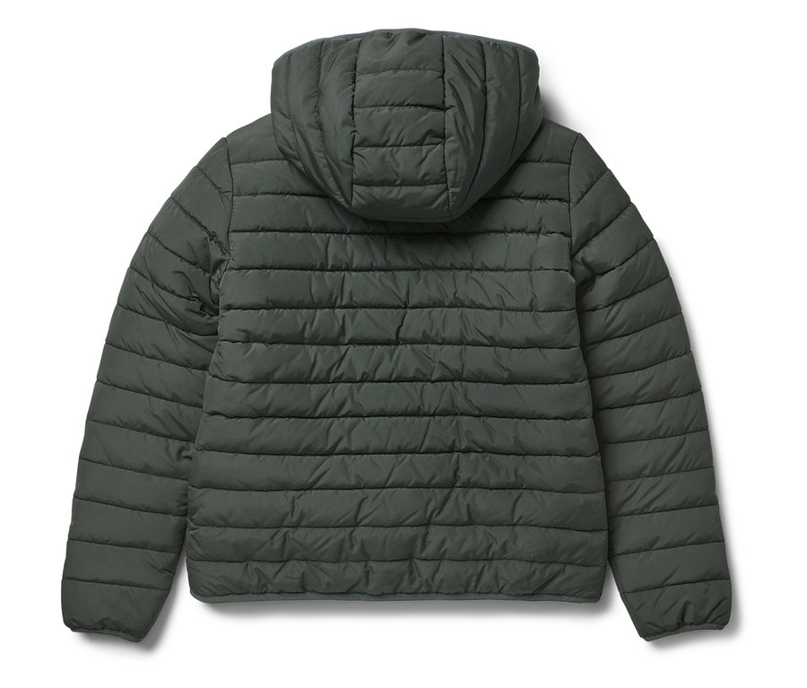 Zadní pohled na olivově zelenou péřovou bundu s kapucí.