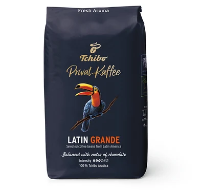 Balení 500 g zrnkové kávy Privat Kaffee Latin Grande.