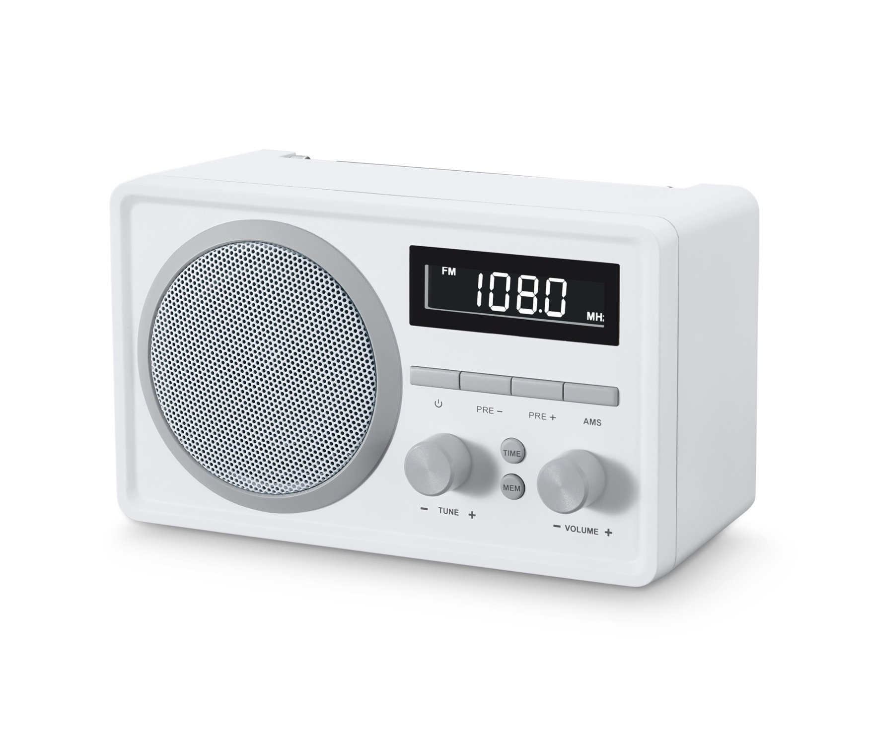 Bílé digitální kompaktní rádio s kulatým reproduktorem a displejem zobrazujícím frekvenci 108.0 MHz.