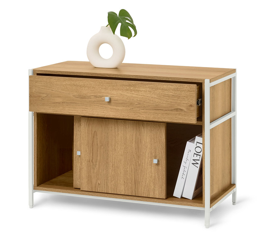 Světlá dřevěná komoda s bílým kovovým rámem, otevřenou zásuvkou, posuvnými dveřmi a knihami.