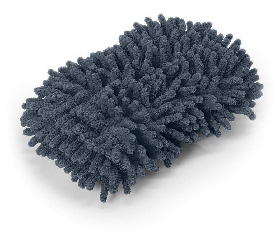 Šedá prachovka z mikrovlákna chenille leží na bílém pozadí.