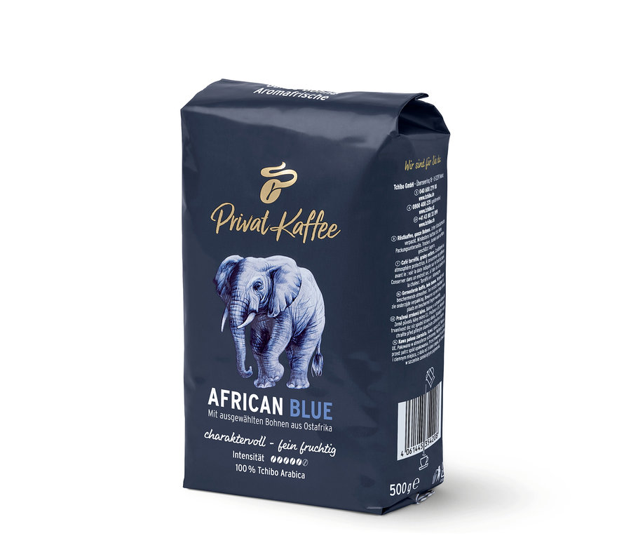 Je vidět balení zrnkové kávy Privat Kaffee African Blue s motivem slona.