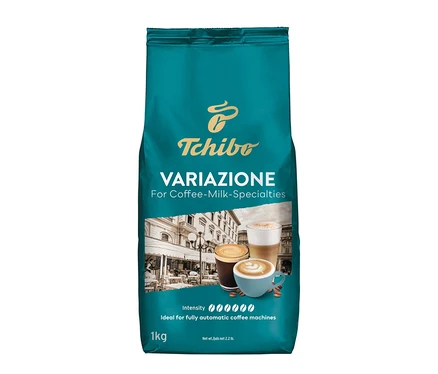 Balení zrnkové kávy Tchibo Variazione s obrázky kávových specialit.