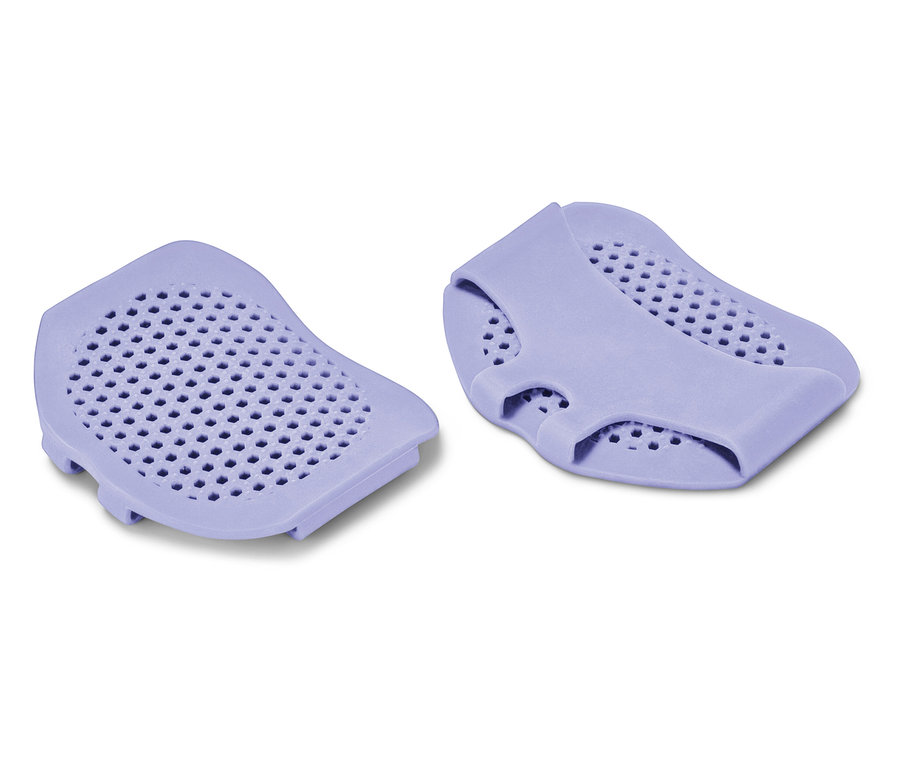 Dvě fialové podložky s otvory na bílém pozadí.