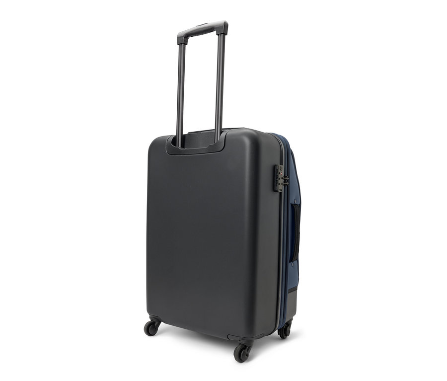 Černý hybridní kufr střední velikosti s výsuvnou rukojetí.
