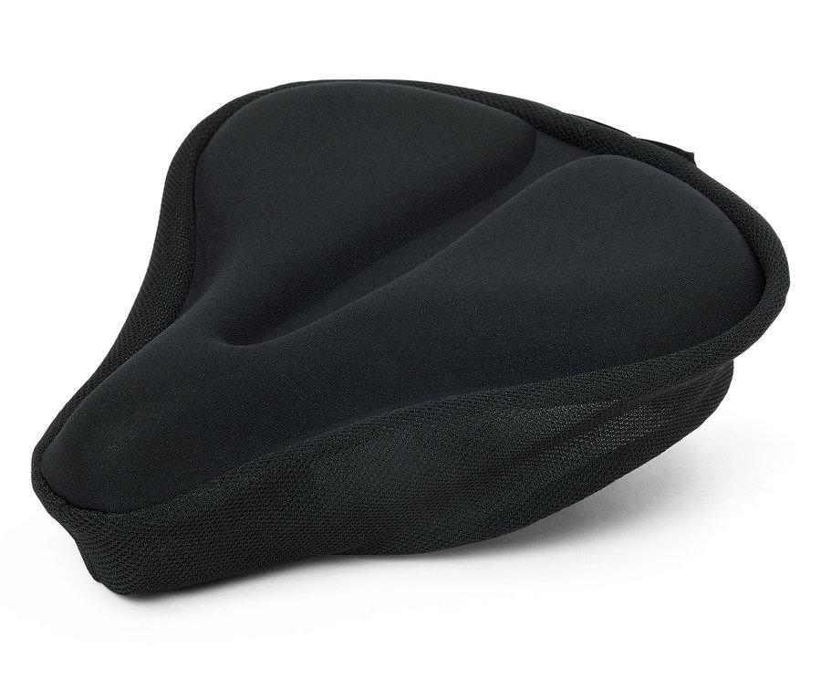 Černý potah na sedlo kola leží na bílém pozadí.