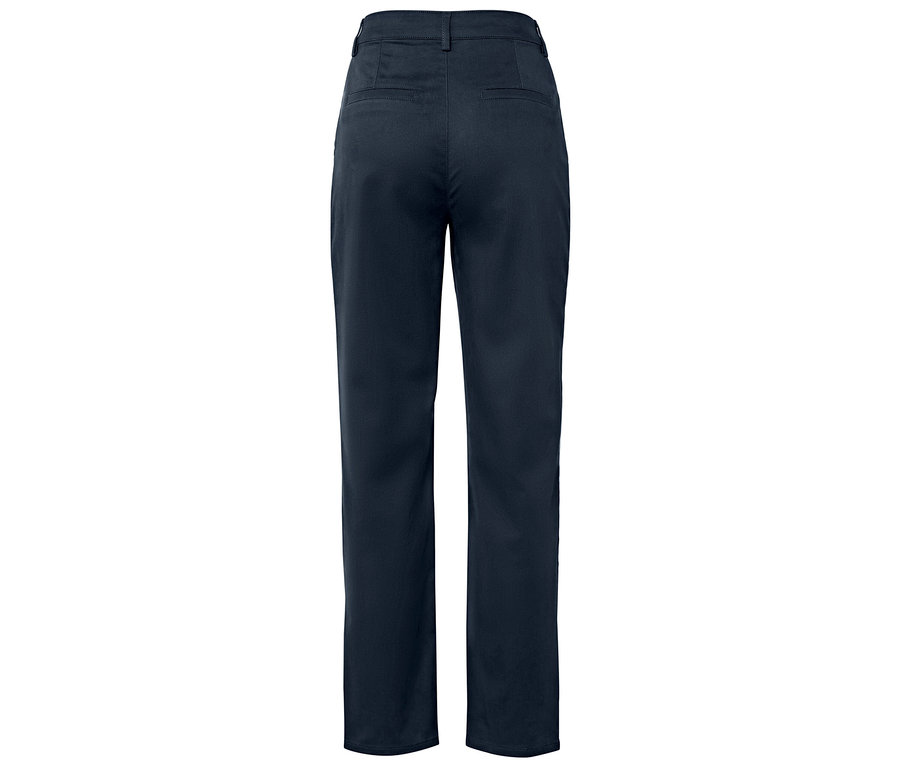 Pohled zezadu na tmavě modré kalhoty s rovnou nohavicí.