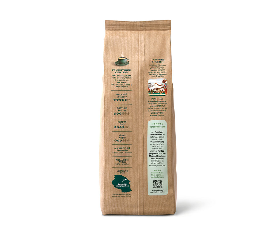Světle hnědé balení kávy Farmkaffee Machare, 500 g zrnkové, stojí vzpřímeně. Na přední straně jsou informace o ovocné chuti, intenzitě, pražení, těle, kyselosti a původu z Tanzanie, Kilimandžára.