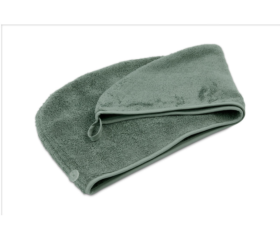 Zelený ručníkový turban s knoflíkem a poutkem.