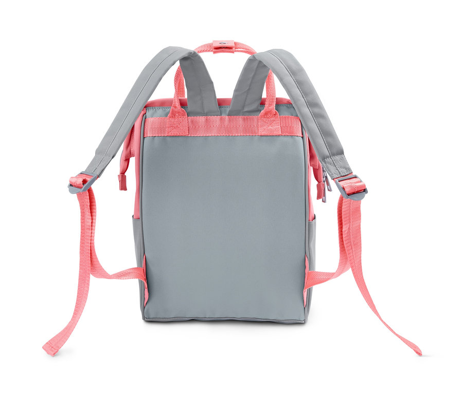 Pohled zezadu na růžovo-šedý bezpečnostní batoh.