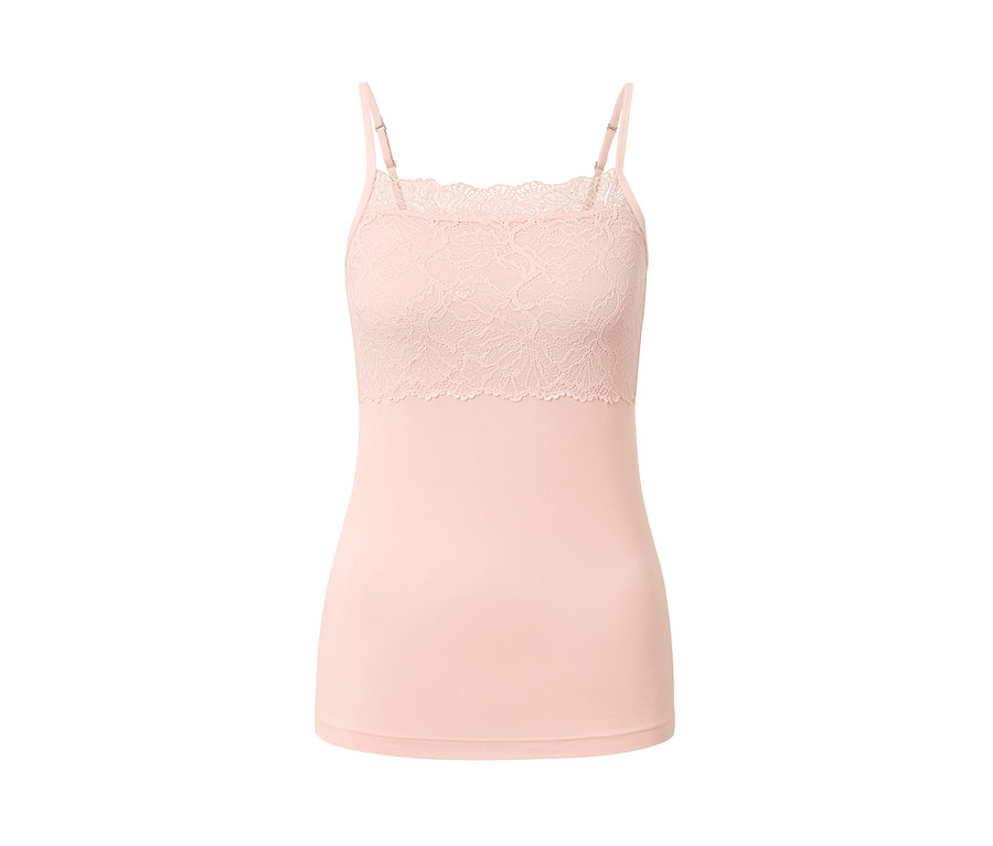 Růžová košilka s krajkou.