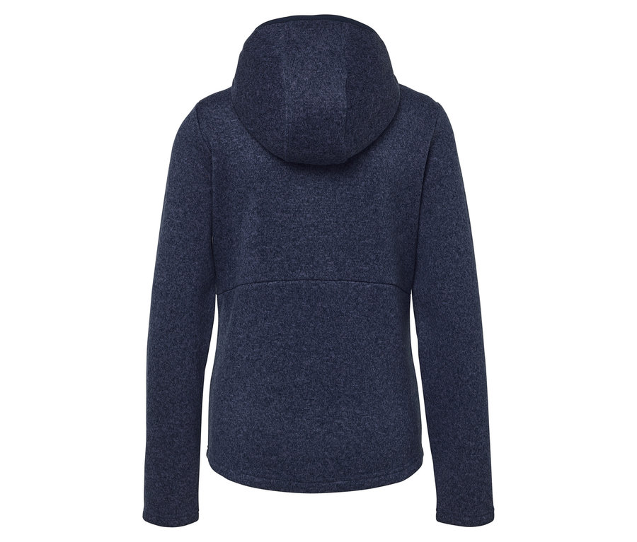 Zadní pohled na modrou mikinu s kapucí.