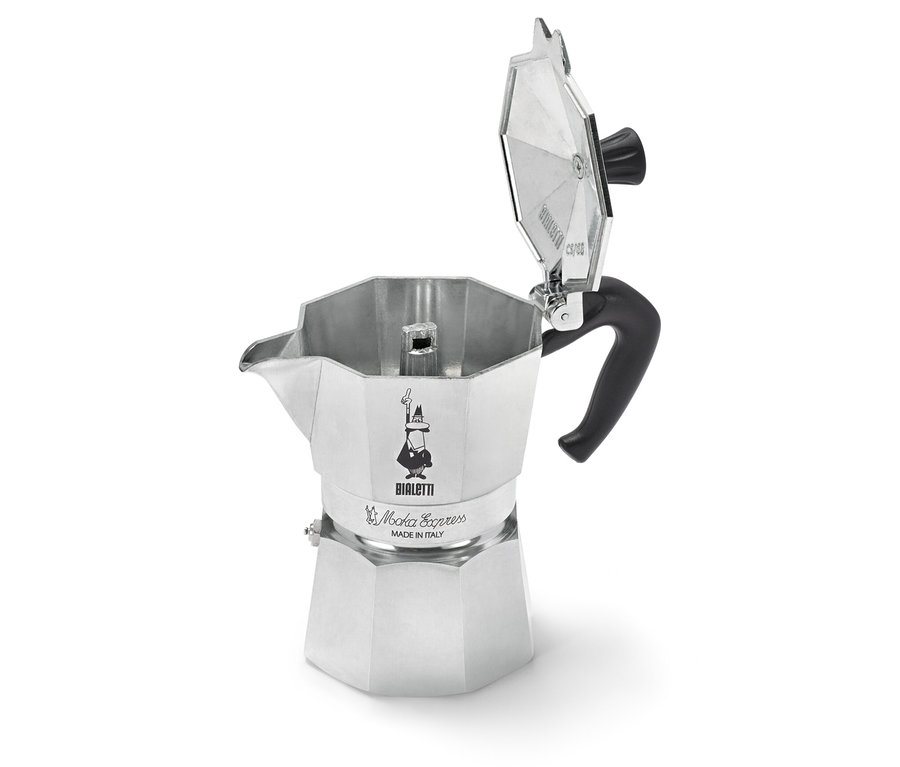 Otevřený stříbrný kávovar Bialetti stojí na bílém pozadí.