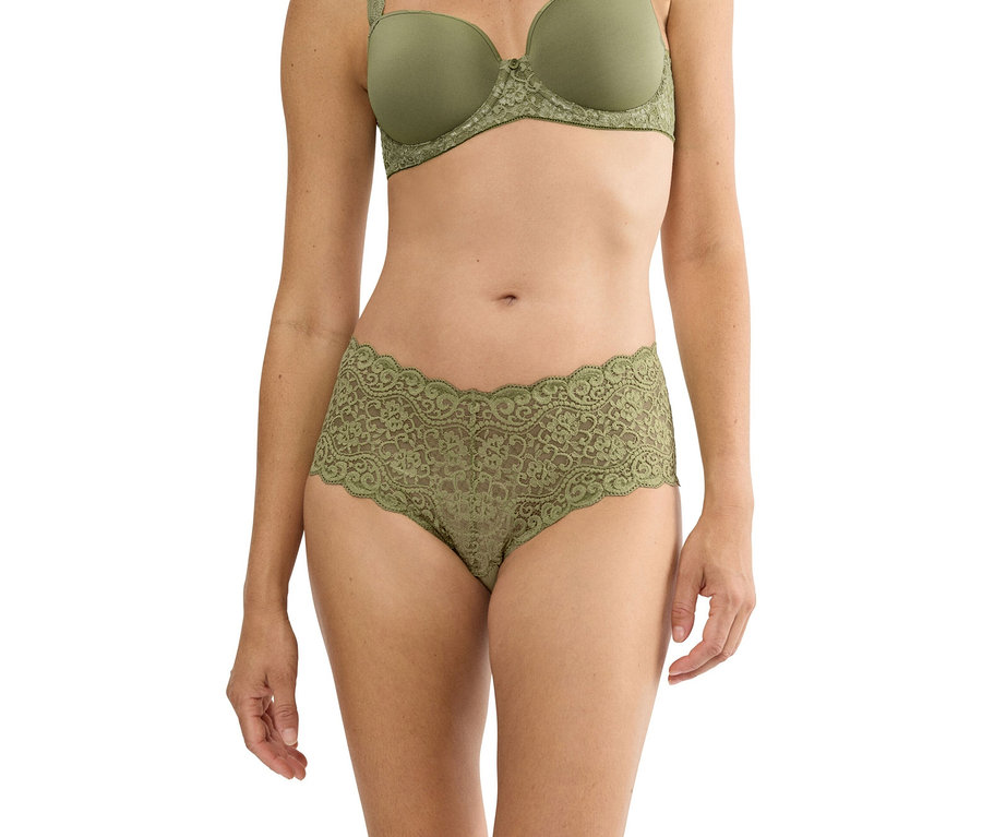 Žena má na sobě khaki krajkovou soupravu podprsenky a kalhotek.