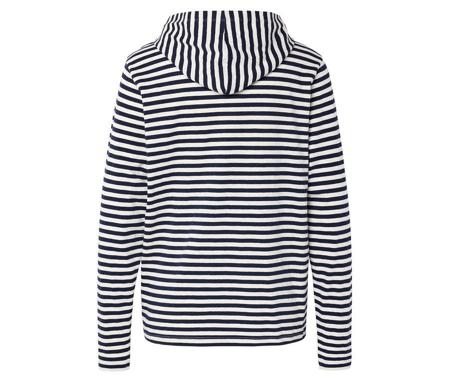 Pohled zezadu na mikinu s kapucí s dlouhým rukávem s vodorovnými tmavě modrými a bílými pruhy.