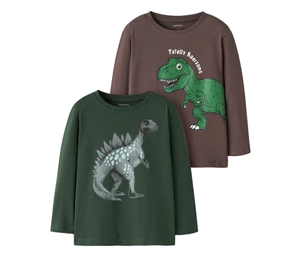 Tmavě hnědé tričko s dlouhým rukávem se zeleným T-Rexem a nápisem "Totally Roarsome", ležící na tmavě zeleném tričku s šedým dinosaurem.
