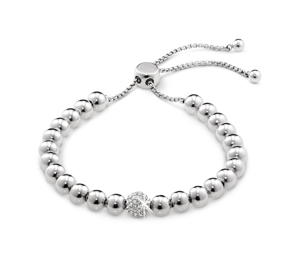 Stříbrný náramek zdobený kamínky Swarovski® na bílém pozadí.