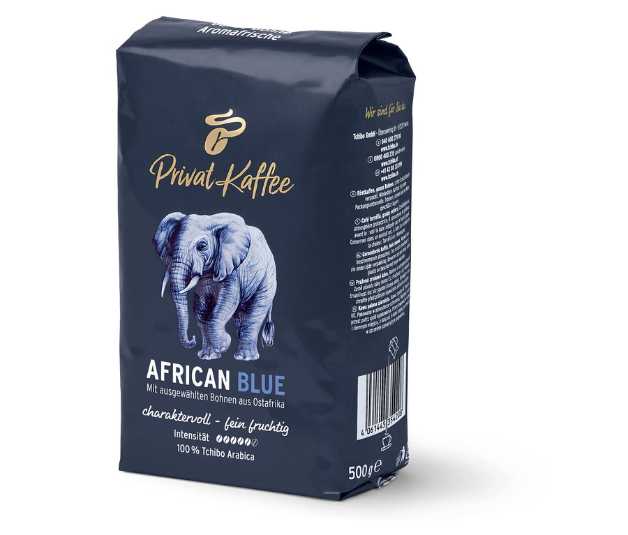 Je vidět balení zrnkové kávy Privat Kaffee African Blue s motivem slona.