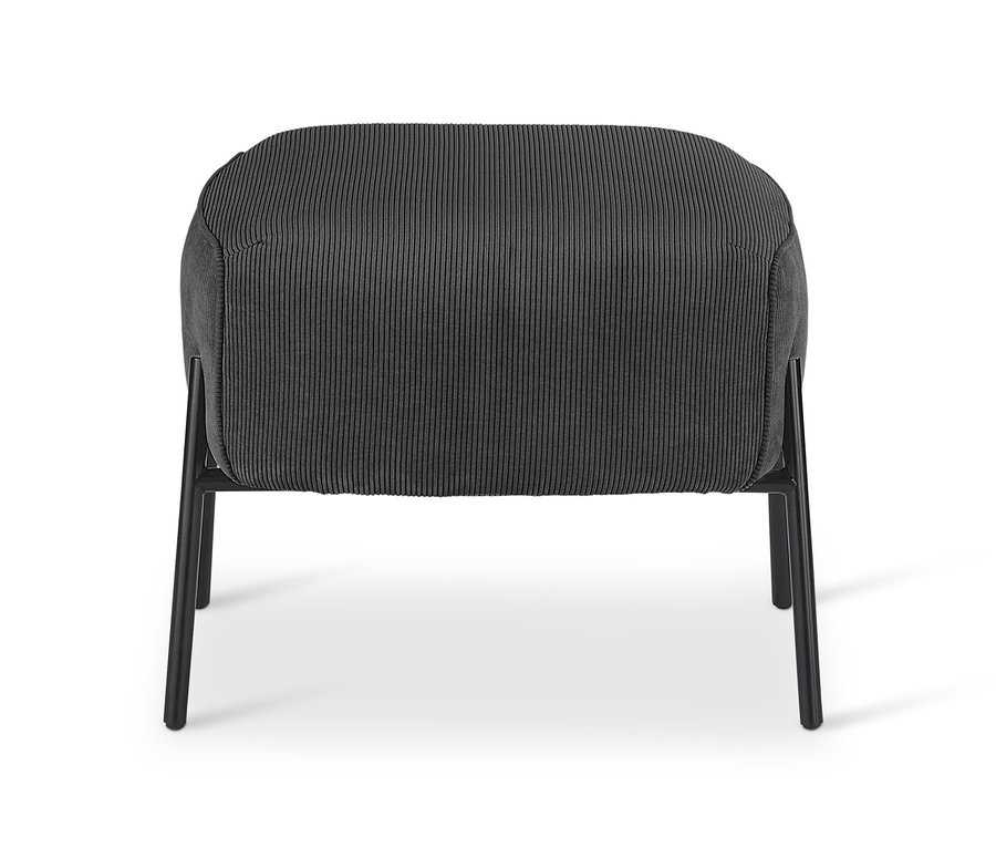 Antracitové designové křeslo s podnožkou od společnosti SCAPA.