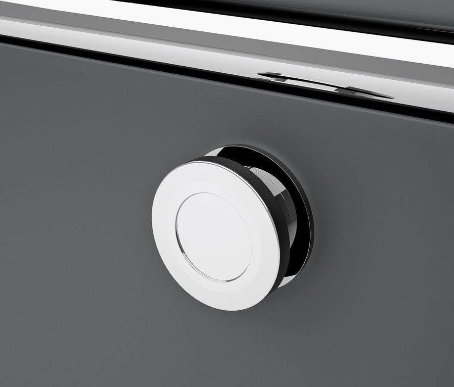 Detail šedé kovové komody »CN3« se 4 výklopnými dvířky s chromovanou kulatou rukojetí.