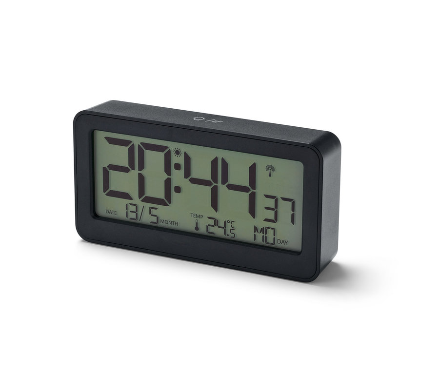 Černý digitální LCD budík řízený rádiovým signálem zobrazuje čas 20:44.