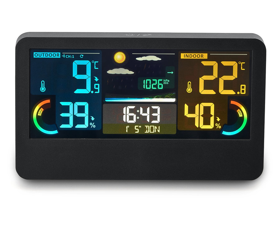 Černý meteostanice zobrazuje venkovní teplotu 9,9 stupňů Celsia a vlhkost 39 procent a vnitřní teplotu 22,8 stupňů Celsia a vlhkost 40 procent.