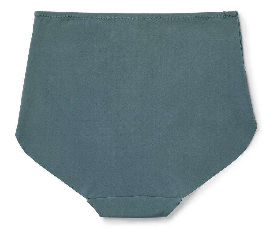 Detailní záběr na dámské plavkové kalhotky v modrozelené barvě na bílém pozadí.