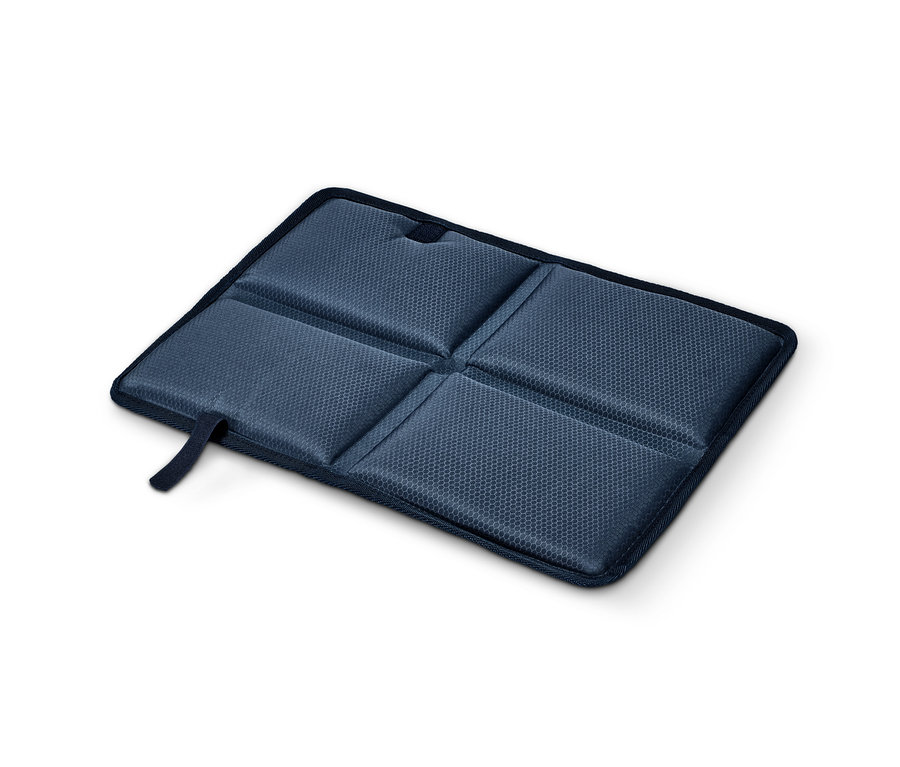 Skládací termo polštářek na sezení modré barvy.